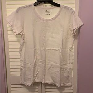 White t made by velvet